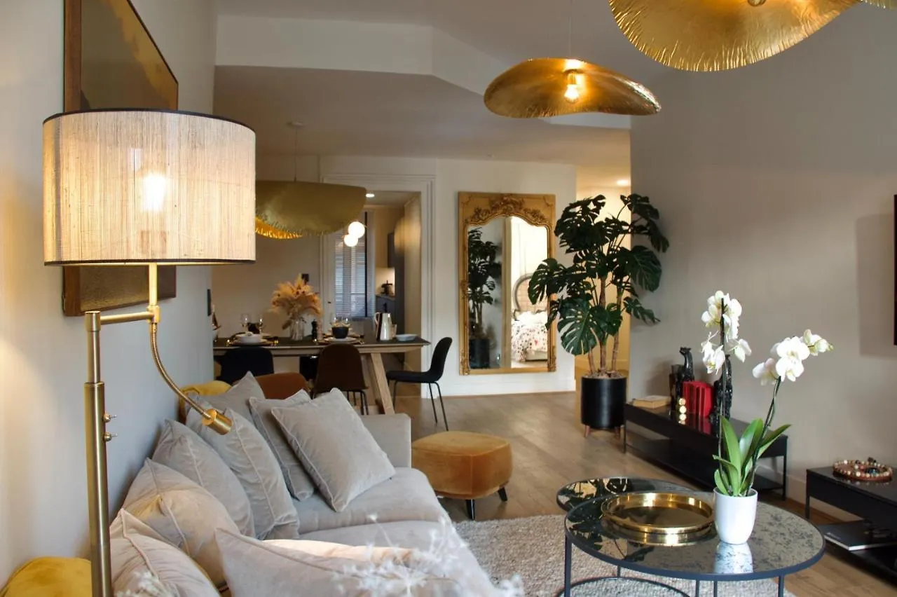 Exceptionnel! Luxueux Appartement 150 M2 Terrasse 40M2 Plein Centre 6Personnes Aix-les-Bains 0*,  Frankrig